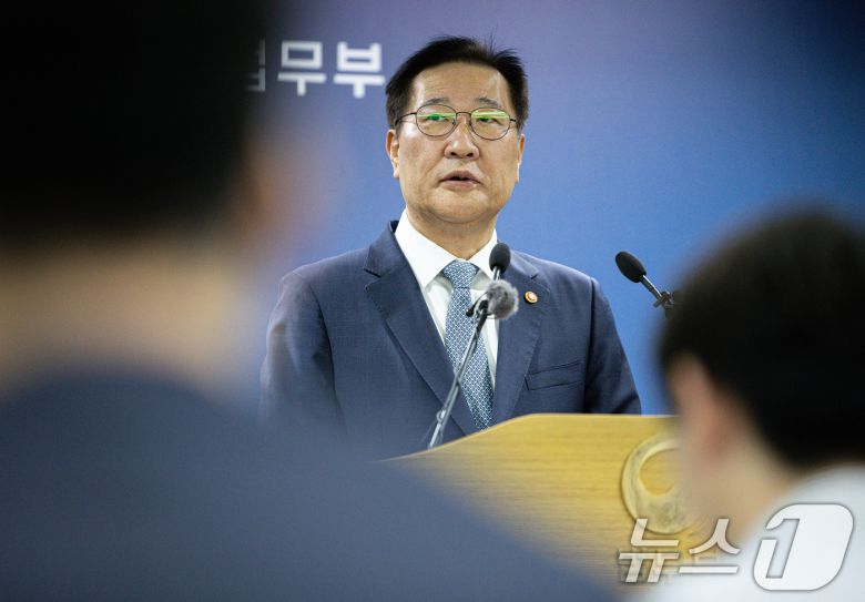 박성재 법무부 장관이 26일 오전 정부과천청사 법무부 브리핑룸에서 신(新) 출입국·이민정책 추진방안을 발표하고 있다. 2024.9.26/뉴스1 ⓒ News1 이재명 기자