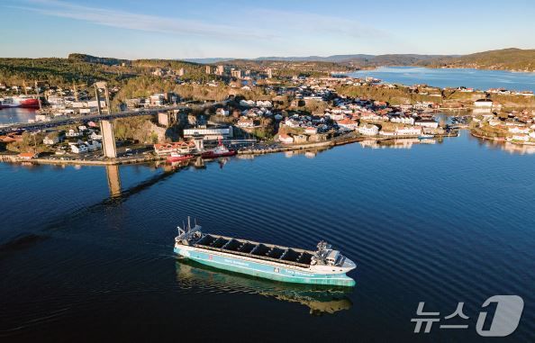 YARA 인터내셔널과 콩스버그 협력으로 반든 비료 운반 트레일러(출처: www.yara.com)