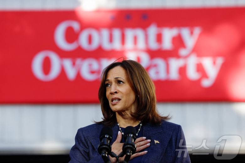 지난 16일(현지시간) 미국 민주당 대선후보인 카멀라 해리스 부통령이 펜실베이니아주 워싱턴크로싱에서 연설하고 있다. 2024.10.16 ⓒ 로이터=뉴스1 ⓒ News1 김지완 기자