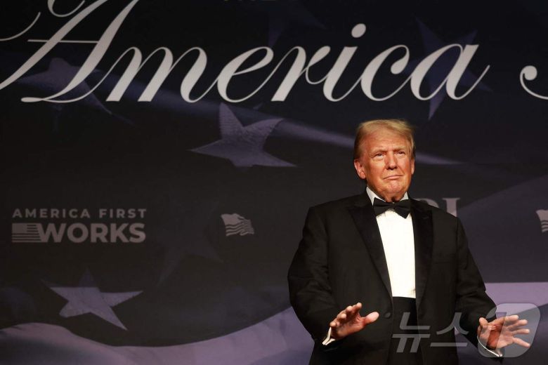 도널드 트럼프 미국 대통령 당선인이 14일 (현지시간) 플로리다주 팜비치에 있는 마러라고 리조트에서 열린 미국 우선 정책 연구소 행사에 참석을 하고 있다. 2024.11.15 ⓒ AFP=뉴스1 ⓒ News1 우동명 기자