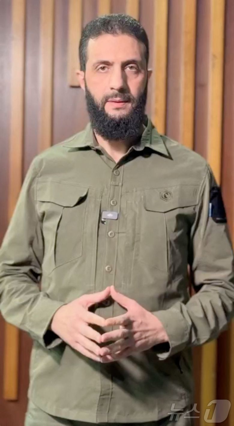 8일(현지시간) 시리아 반군의 주축인 하야트타흐리트알샴(HTS)의 수장 아부 무함마드 알졸라니가 연설하고 있다. 2024.12.08/ ⓒ 로이터=뉴스1 ⓒ News1 박재하 기자