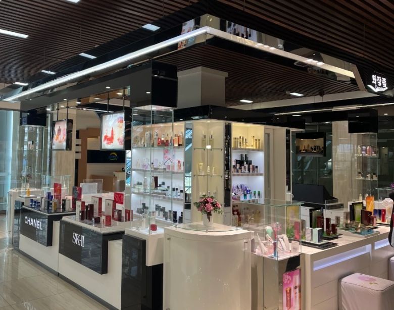 북한 대성백화점에 입점한 유명 화장품 브랜드 모습. (중국 SNS 샤오홍슈 갈무리)