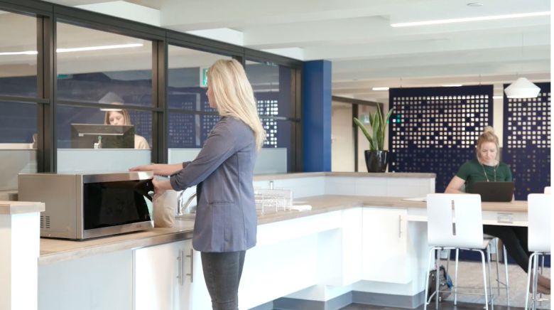 GCcoworking 공간에서 효율적으로 일하는 공공 서비스 직원들의 모습 /2024. 12. 16/<출처: 캐나다 정부 홈페이지>