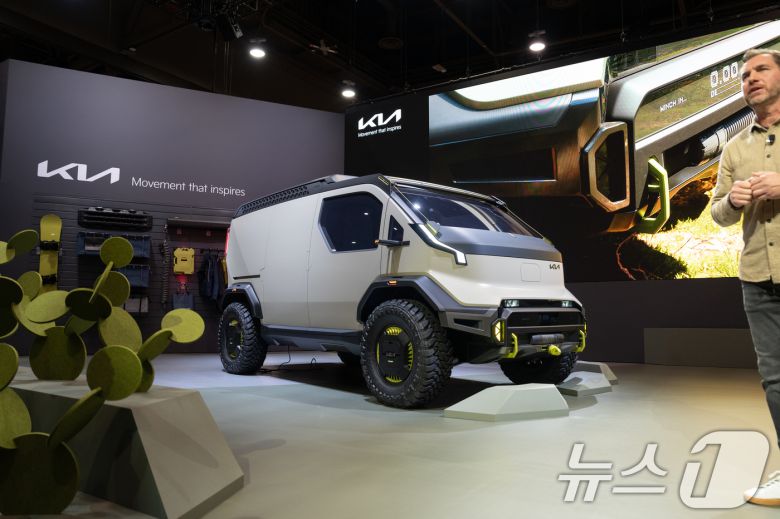 5일(현지시간) 미국 라스베가스 컨벤션 센터에서 열린 자동차 튜닝 박람회 'SEMA 2024'에 기아의 PV5 위켄더 콘셉트가 전시돼 있다. (기아 제공) 2024.11.6/뉴스1
