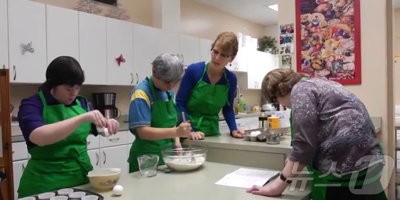 발달 장애인들이 직업 훈련을 통해 실무 능력과 팀워크를 향상시키며, 실제 고용 기회를 얻고 있다. 2024. 12. 26/<출처: Government of Alberta>