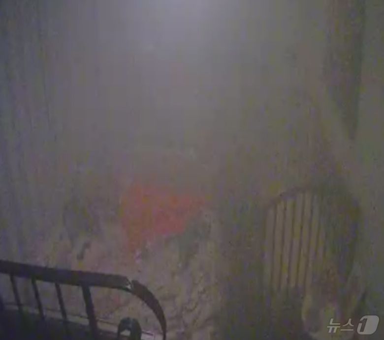 미국의 방송인 부부 스펜서 프랫과 하이디 몬태그의 캘리포니아주 로스앤젤레스(LA) 자택이 산불로 소실된 가운데 이들의 아들이 쓰는 침대가 하트 모양으로 불에 탄 모습. <출처=스펜서 프랫 인스타그램 캡처>