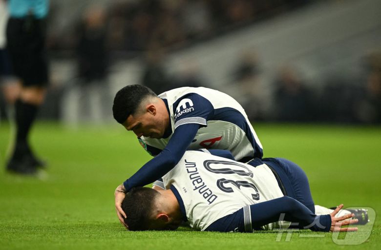 경기 중 뇌진탕을 겪은 로드리고 벤탄쿠르.  ⓒ AFP=뉴스1