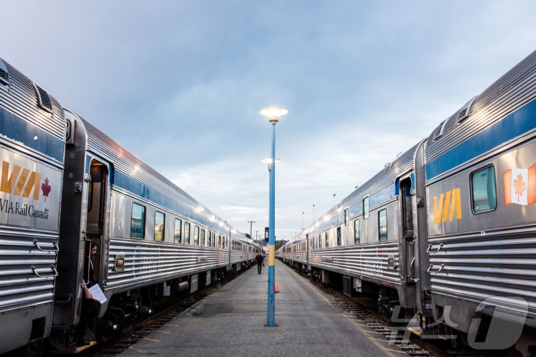 오션 노선을 달리는 기차(캐나다관광청 제공)