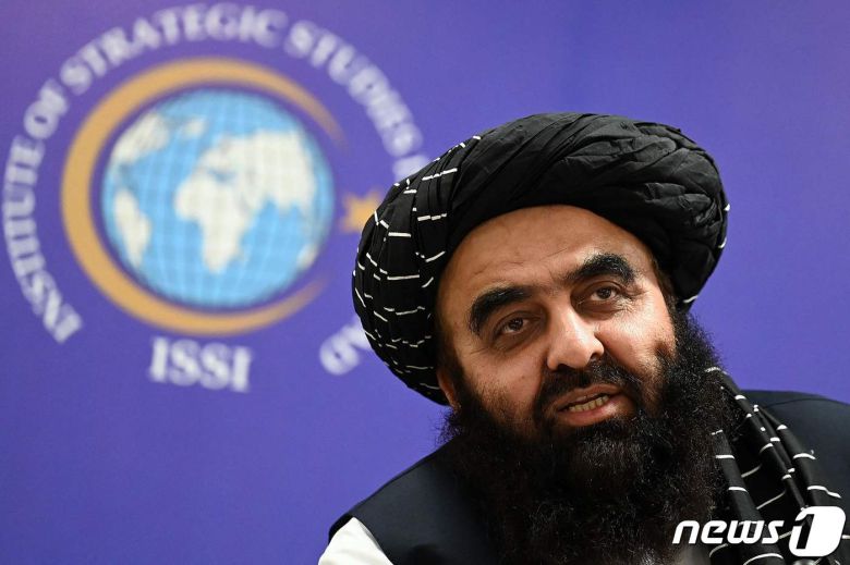 아미르 칸 무타키 아프가니스탄 외무장관이 8일 (현지시간) 파키스탄 이슬라마바드에서 열린 행사에 참석해 발언을 하고 있다. ⓒ AFP=뉴스1 ⓒ News1 우동명 기자