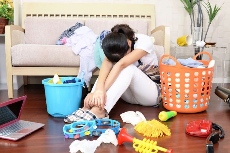 직장과 집안일, 육아까지 맡은 여성들은 여전히 '이중 부담'을 지고 있다. 이번 연구에 따르면, 여성들은 가사일의 60% 이상을 담당하며, 이로 인해 직장 경력에도 실질적인 영향을 받고 있다. 2025.01.21/<출처: NO GUILT MOM >