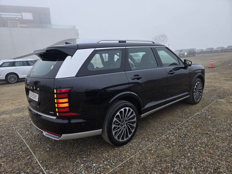 현대자동차 대형 스포츠유틸리티차(SUV) '디 올 뉴 팰리세이드' 2.5 가솔린 터보 7인승 모델 뒷모습. 외장 색상은 '어비스 블랙펄'이 적용됐다. 2025.01.22/뉴스1 ⓒ News1 김성식 기자