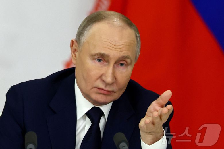 블라디미르 푸틴 러시아 대통령이 17일(현지시간) 모스크바 크렘린궁에서 열린 마수드 페제시키안 이란 대통령과 포괄적·전략적 동반자 조약 서명식서 발언을 하고 있다. 2025.01.18. ⓒ 로이터=뉴스1 ⓒ News1 우동명 기자