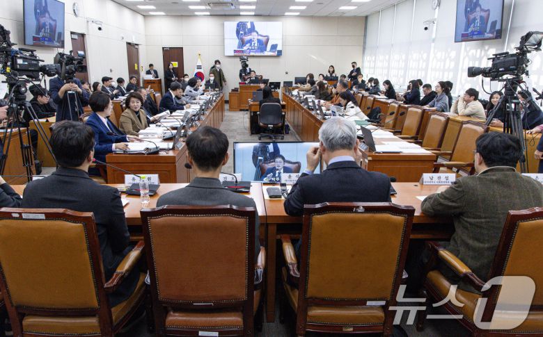 23일 오전 서울 여의도 국회에서 열린 제421회 국회(임시회) 보건복지위원회 제1차 전체회의에서 국민연금법 개정안에 대한 공청회가 진행되고 있다. 2025.1.23/뉴스1 ⓒ News1 이재명 기자
