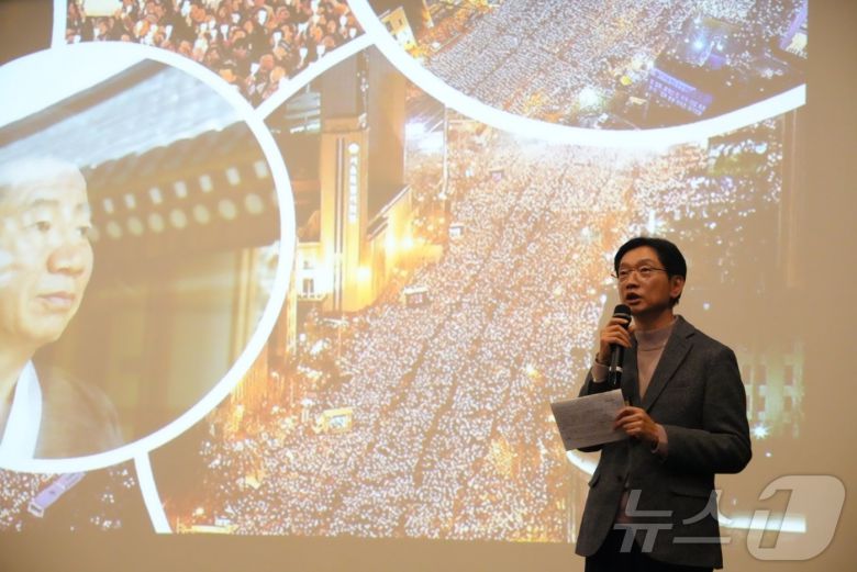 김경수 전 경남지사가 7일 오후 7시 부산영화체험박물관에서 열린 노무현재단 부산지역위원회 정기총회에 참석해 특강을 하고 있다.2025.2.7.손연우 기자