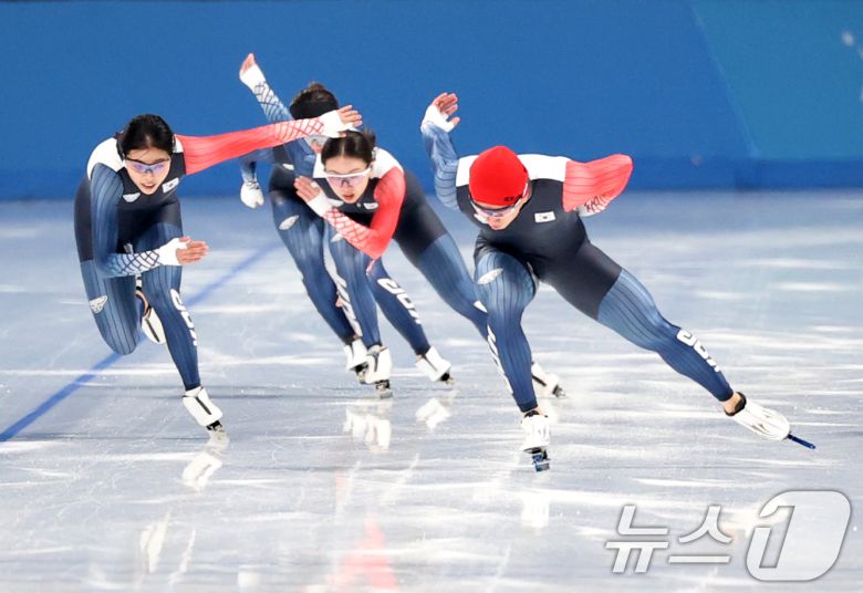 하얼빈 동계아시안게임에 출전하는 대한민국 스피드 스케이팅 대표팀이 5일 중국 헤이룽장성 하얼빈 스피드 스케이트 오벌에서 훈련하고 있다. 2025.2.5/뉴스1 ⓒ News1 이승배 기자