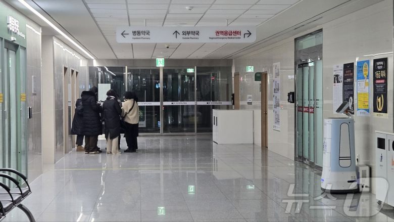 10일 대전의 한 초등학교에서 교사가 휘두른 흉기에 숨진 8살 여자아이가 이송된 대학병원 응급실. 2024.2.1 /뉴스1 ⓒ News1 허진실 기자