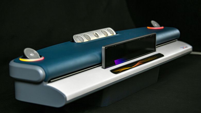 현대모비스가 개발한 차량용 가변형(롤러블) 디스플레이와 디스플레이와 연동해 회전하는 무빙 스피커의 모습(현대모비스 제공). 2025.02.12.