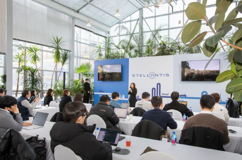 11일 서울 강남구 수서동에서 열린 스텔란티스코리아 신년 기자간담회에서 취재진이 방실 스텔란티스코리아 대표의 발언을 듣고 있다(스텔란티스코리아 제공). 2025.02.11.