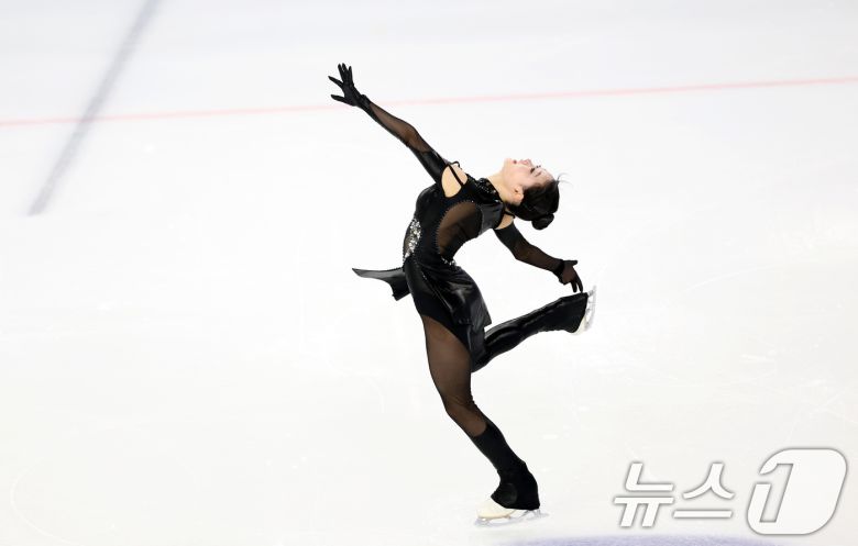 피겨 김채연이 12일 중국 헤이룽장성 하얼빈 빙상훈련센터 다목적홀에서 열린 하얼빈 동계아시안게임 피겨 여자 싱글 쇼트에서 연기를 펼치고 있다. 2025.2.12/뉴스1 ⓒ News1 이승배 기자