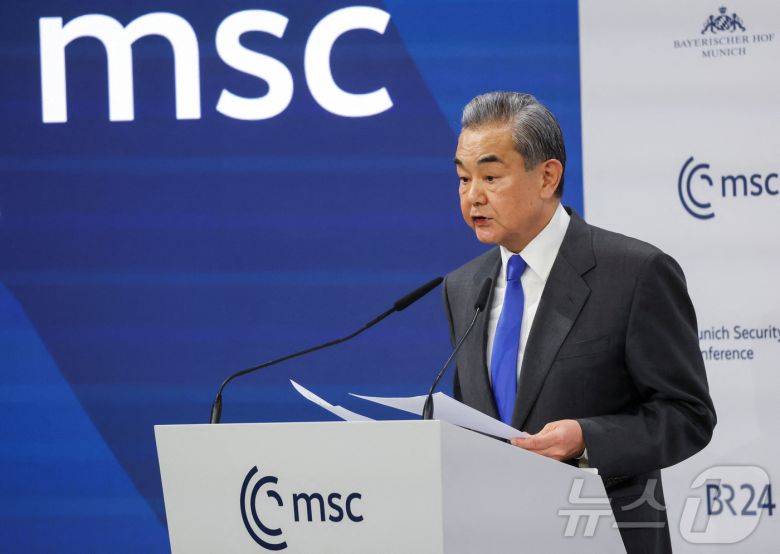 왕이 중국 외교부장이 독일 뮌헨안보회의(MSC)에서 연설하고 있다. 2025.02.14 ⓒ 로이터=뉴스1 ⓒ News1 김지완 기자