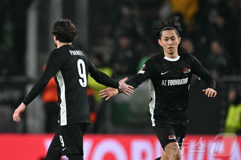 AZ알크마르의 라이트백 마이쿠마 세이야(오른쪽). ⓒ AFP=뉴스1