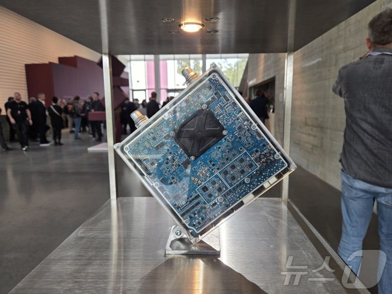 볼보자동차 고유의 전기차 모듈인 '슈퍼셋 테크 스택'이 5일(현지시간) 스웨덴 스톡홀름 근교 미술관 아티펠라그에서 열린 'ES90' 기자회견장에 전시된 모습이다. 2025.03.05. ⓒ 뉴스1 김성식 기자.