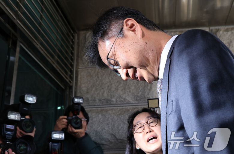 최재해 감사원장이 13일 오전 서울 종로구 북촌로 감사원으로 직무 복귀하고 있다. 2025.3.13/뉴스1 ⓒ News1 박정호 기자