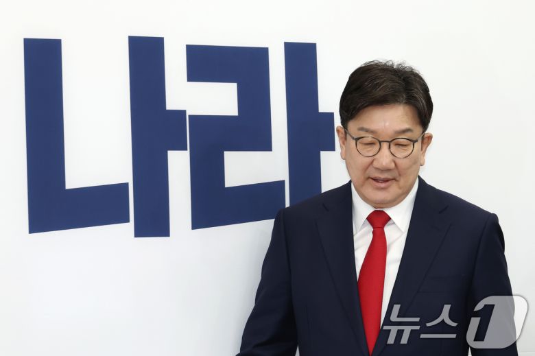 권성동 국민의힘 원내대표가 18일 오전 서울 여의도 국회에서 열린 원내대책회의에 참석하고 있다. 2025.3.18/뉴스1 ⓒ News1 이광호 기자