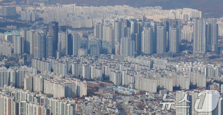 사진은 전날 대구 앞산 전망대에서 바라본 대구 도심 아파트. 2024.11.21/뉴스1 ⓒ News1 공정식 기자