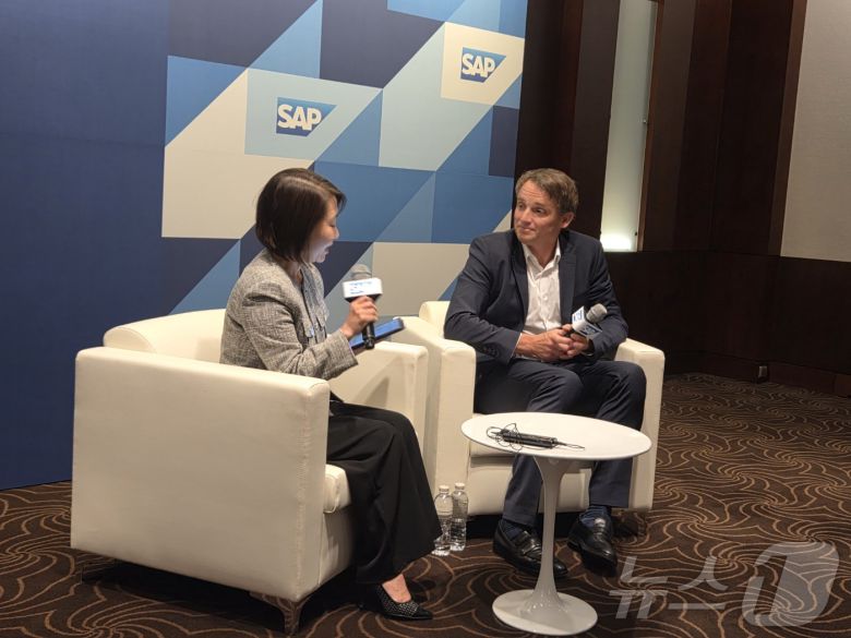 크리스티안 클라인 SAP CEO(오른쪽)와 신은영 SAP 코리아 대표이사가 발언하고 있다. ⓒ News1 김민석 기자