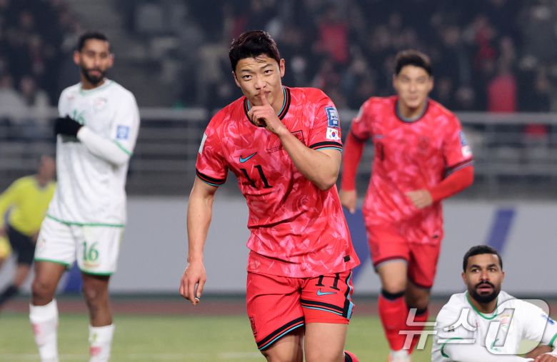 20일 오후 경기 고양시 고양종합운동장에서 열린 2026 국제축구연맹(FIFA) 북중미 월드컵 아시아 3차 예선 B조 7차전 대한민국과 오만의 경기에서 대한민국 황희찬이 전반 40분 첫 골을 성공시킨 뒤 세리머니하고 있다. 2025.3.20/뉴스1 ⓒ News1 이승배 기자