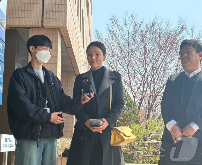 '이정섭 검사 비위 의혹'을 제보한 강미정 조국혁신당 대변인은 21일 오후 1시 이 검사 의혹을 수사하는 고위공직자범죄수사처(공수처)의 참고인 조사에 출석했다.2025.3.21./ⓒ 뉴스1 김기성 기자
