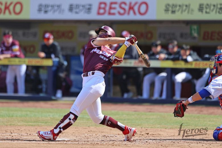 키움 히어로즈 여동욱은 역대 세 번째 신인 개막전 홈런 기록을 세웠다. (키움 히어로즈 제공)