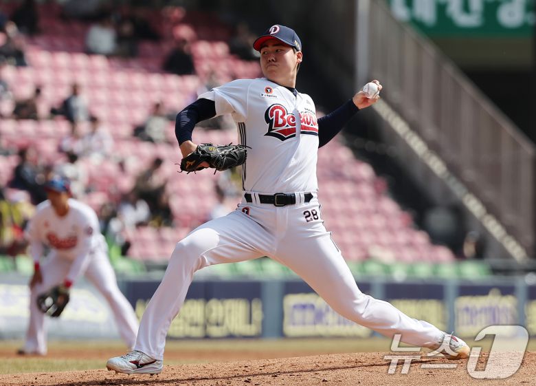 두산 베어스 투수 최승용. 2025.3.14/뉴스1 ⓒ News1 김진환 기자