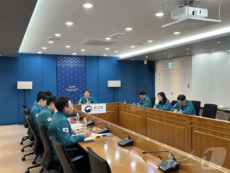 윤주석 외교부 영사안전국장은 28일미얀마 지진 관련 우리 국민 피해 상황 파악 및 재외국민보호 조치 강구를 위한 본부-공관 합동 상황점검회의(화상)를 주재했다. 2025.03.28. (외교부 제공)