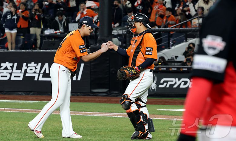 28일 대전 한화생명볼파크에서 열린 '2025 신한 SOL 뱅크 KBO리그' 한화 이글스와 기아 타이거즈 경기에서 한화 김서현이 9회초 만루의 위기를 넘기며 팀 승리를 이끌고 있다. 2025.3.28/뉴스1 ⓒ News1 김기남 기자
