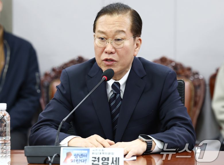 권영세 국민의힘 비상대책위원장이 1일 오후 서울 여의도 국회 의원회관에서 여의도연구원 주최로 열린 '대한민국 정치에 청년이 외친다' 토론회에서 인사말을 하고 있다. 2025.4.1/뉴스1 ⓒ News1 김민지 기자