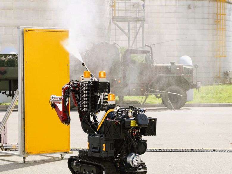 한국원자력연구원 암스트롱 로봇이 방사능 방재 훈련을 하고 있다.(한국원자력연구원 제공)