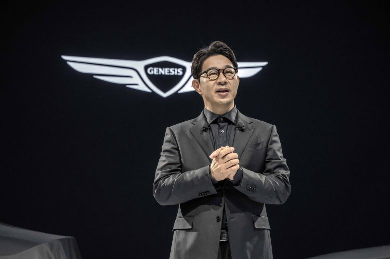 송민규 제네시스사업본부장 부사장이 3일 경기 고양 킨텍스에서 열린 '2025 서울모빌리티쇼' 언론 공개 행사에서 발표하고 있다(제네시스 제공). 2025.04.03.