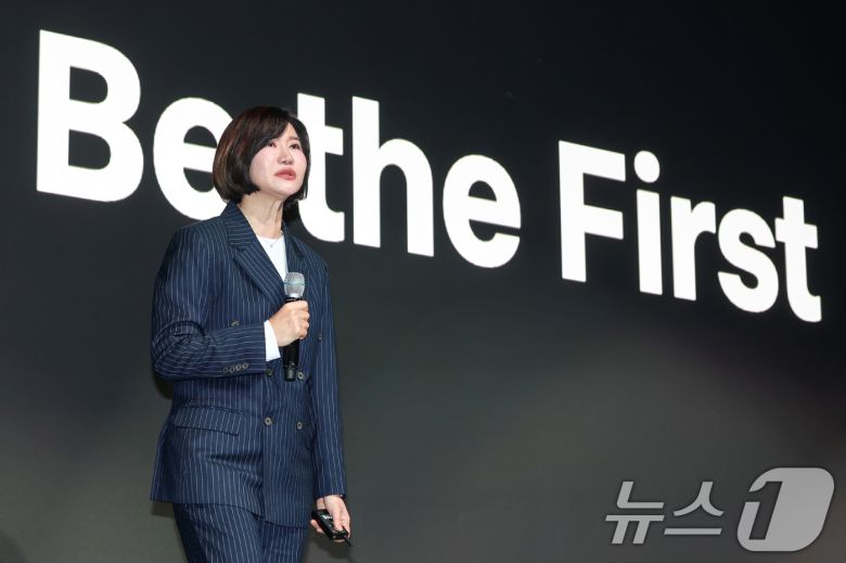 이은미 토스뱅크 대표가 16일 오전 서울 영등포구 여의도 페어몬트 호텔에서 열린 '토스뱅크 2025 미디어데이'에서 중장기 전략을 발표하고 있다. 2025.4.16/뉴스1 ⓒ News1 민경석 기자