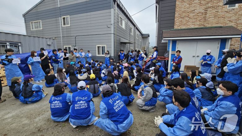 경기도수의사회는 20일 내추럴발란스 블루엔젤봉사단과 함께 동물보호소에서 의료봉사를 진행했다. ⓒ 뉴스1 최서윤 기자