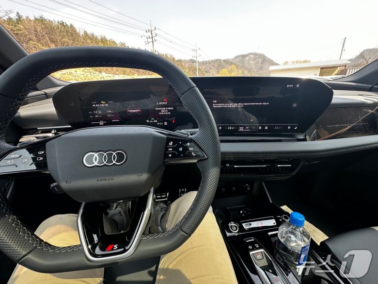 아우디 Q6 e-트론 실내.ⓒ 뉴스1 이동희 기자