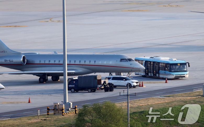 도널드 트럼프 미국 대통령의 장남 트럼프 주니어가 탑승한 항공기가 29일 서울 강서구 김포공항에 착륙해 있다. (공동취재) 2025.4.29/뉴스1 ⓒ News1 장수영 기자