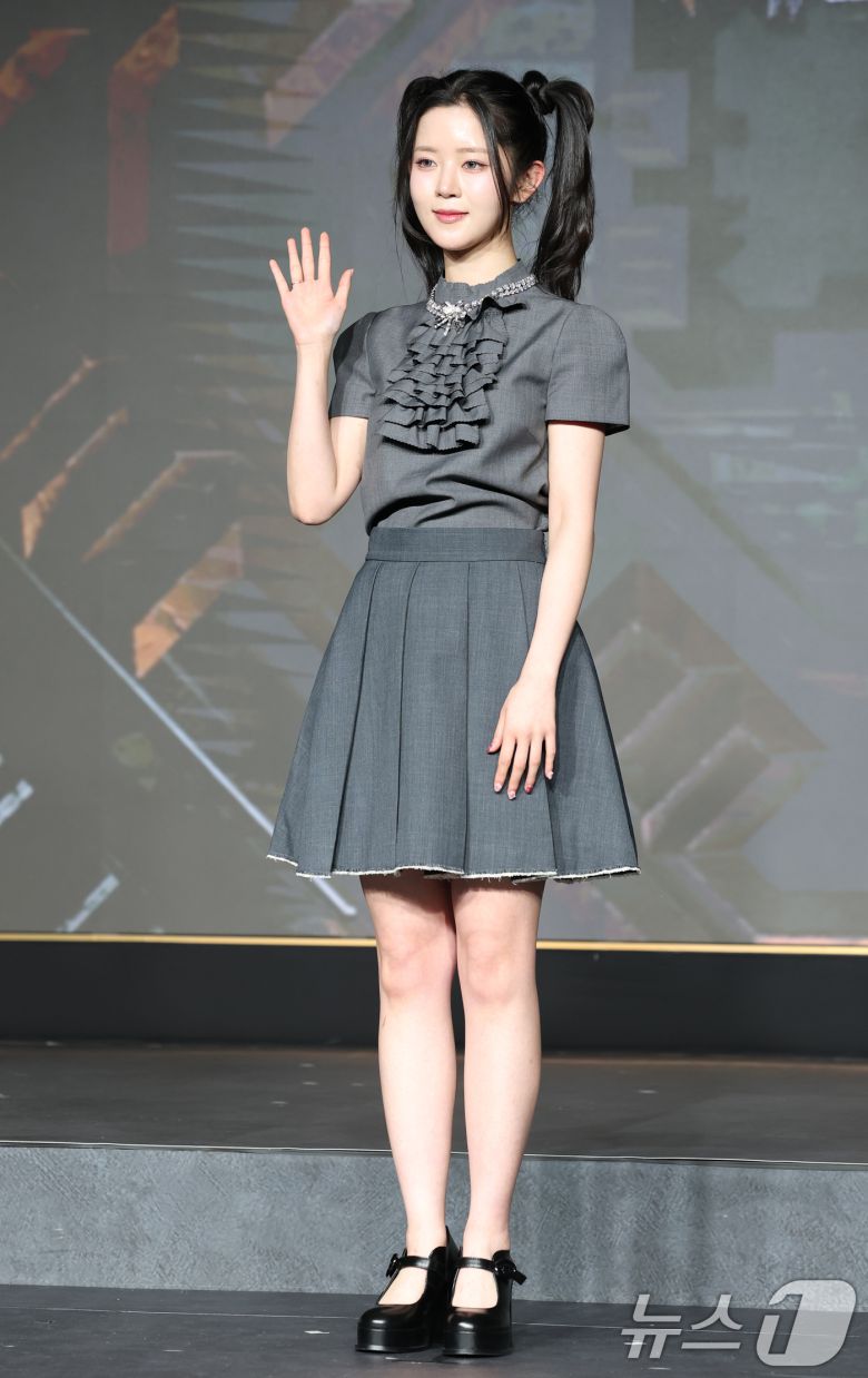 성형외과 의사 김하린이 29일 서울 마포구 호텔 나루 서울 엠갤러리에서 열린 넷플릭스 ‘데블스 플랜: 데스룸’ 제작발표회에 참석해 포즈를 취하고 있다. ‘데블스 플랜’은 다양한 직업군의 플레이어가 7일간 합숙하며 최고의 브레인을 가리는 두뇌 서바이벌 게임 프로그램이다. 2025.4.29/뉴스1 ⓒ News1 권현진 기자