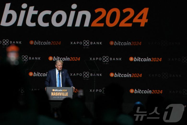 27일(현지시간) 내슈빌에서 열린 2024 비트코인 콘퍼런스에서 도널드 트럼프 공화당 대선 후보가 기조연설을 하고 있다. ⓒ 로이터=뉴스1 ⓒ News1 박형기 기자
