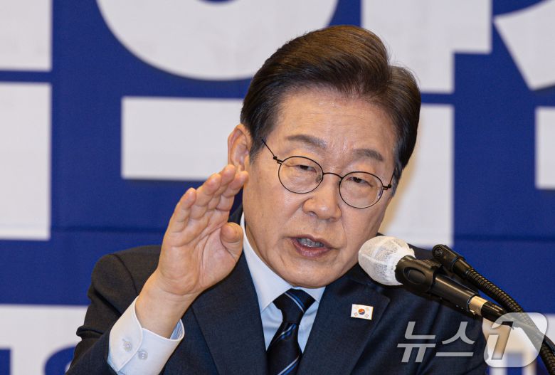 이재명 더불어민주당 대통령 후보가 1일 오후 서울 중구 프레스센터에서 열린 한국노총 정책협약식에서 발언을 하고 있다. 2025.5.1/뉴스1 ⓒ News1 이재명 기자