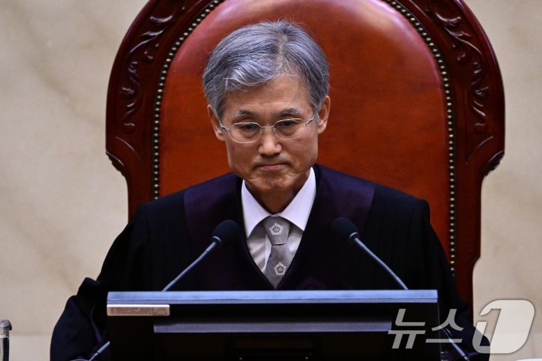 조희대 대법원장이 1일 오후 서울 서초구 대법원 대법정에서 이재명 더불어민주당 대통령 후보의 공직선거법 위반 사건 상고심 선고를 준비하고 있다. 2025.5.1/뉴스1 ⓒ News1 사진공동취재단