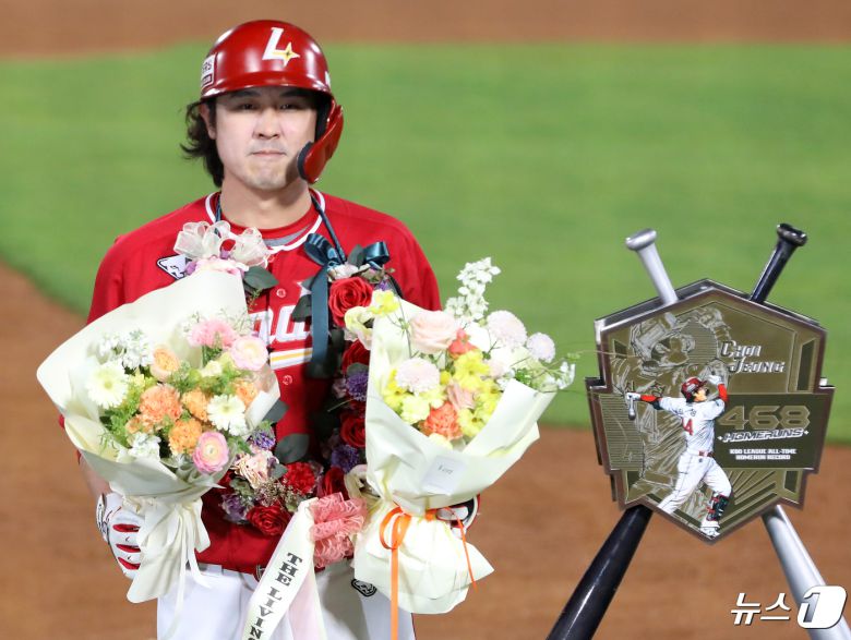 SSG 랜더스 최정은 이승엽을 넘어 KBO리그 최다 홈런 1위에 올랐다. 뉴스1 DB ⓒ News1 윤일지 기자