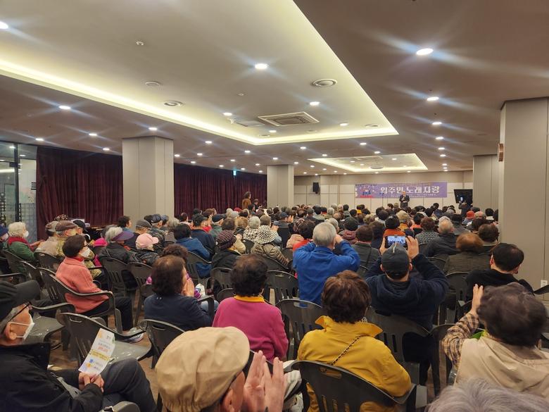 '스프링카운티 자이'에서 열린 입주민 노래자랑. 매년 열리고 있는 커뮤니티 행사로, 입주민들의 높은 호응을 얻고 있다(에스씨 제공).