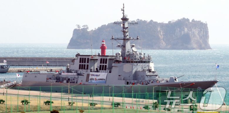 제주 서귀포시 강정동 제주해군기지에 정박한 해군의 최신예 이지스 구축함 정조대왕함(DDG, 8200톤급). 2025.2.3/뉴스1 ⓒ News1 오현지 기자